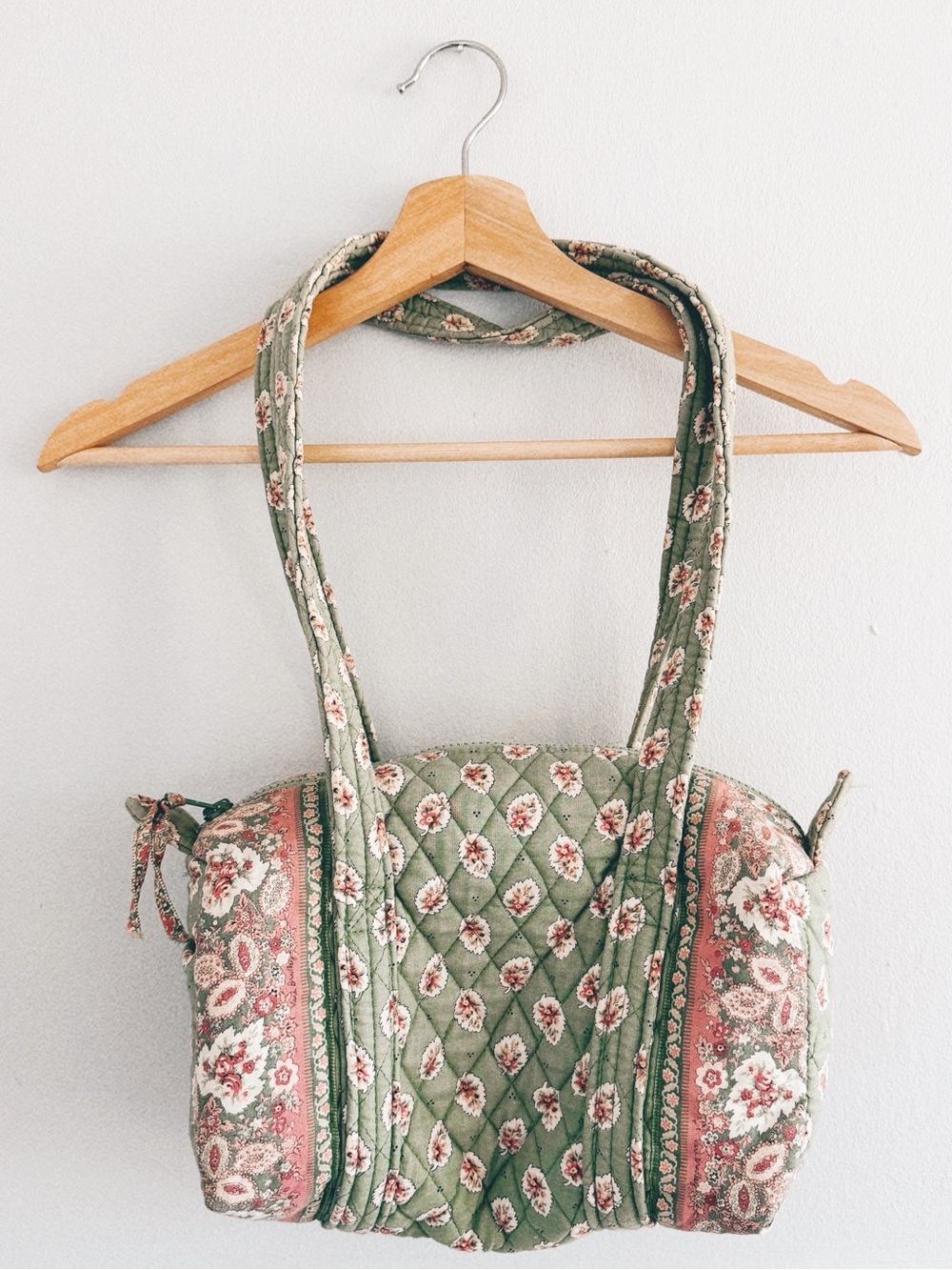 VERA BRADLEY > Vintage Green Leaf Bag